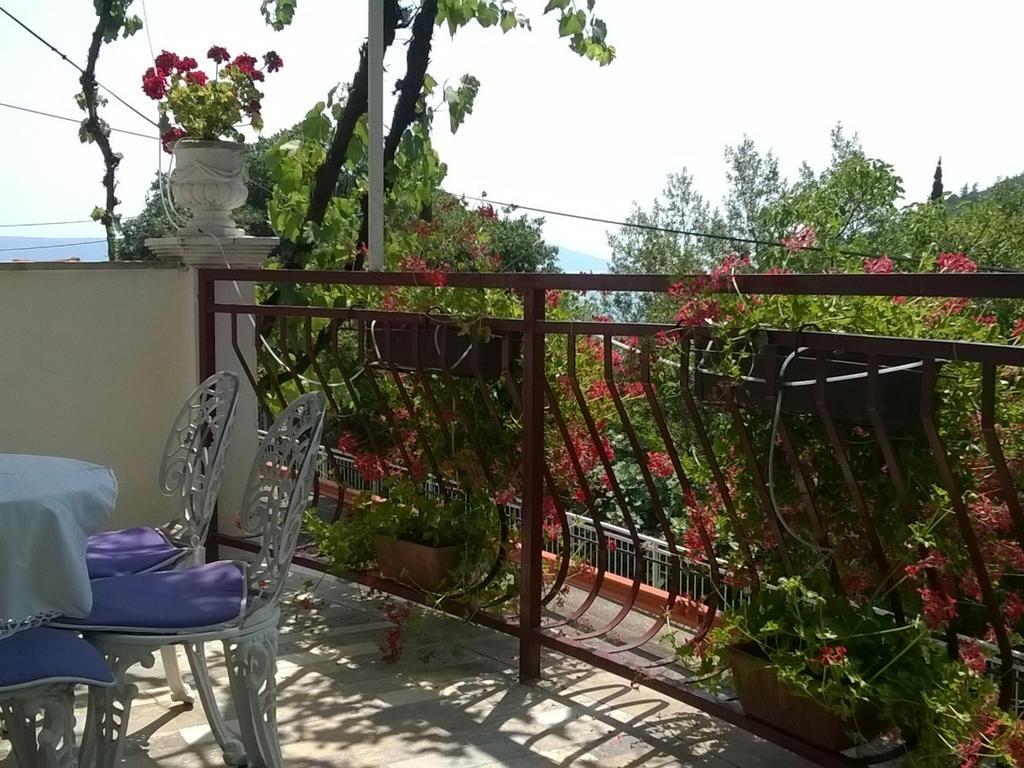 Apartments And Rooms Deskovic Mošćenička Draga Exteriör bild